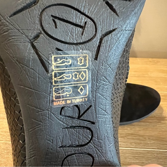 Black Leather /Suede Booties w/Zippers - size 10 EUC - Multi texture - Picture 12 of 16